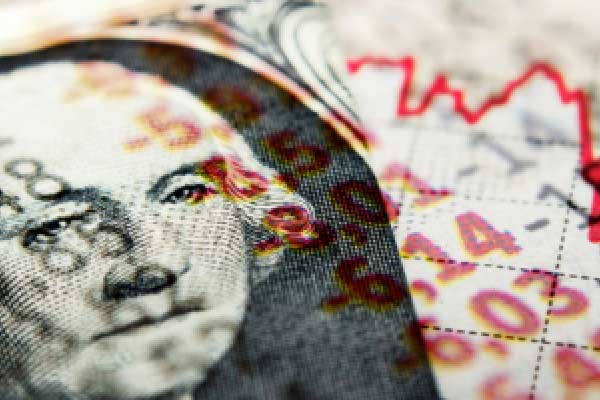 4天连破6道整百关口!现货黄金涨破5500美元,金饰克价首次站上1700元